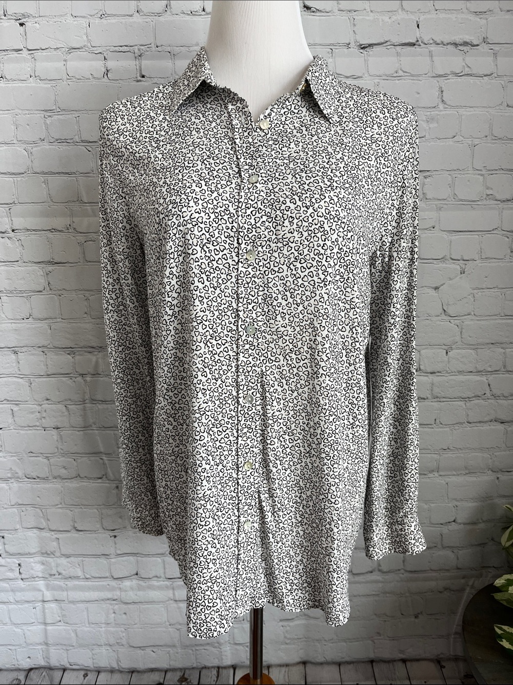 Jane & Delancey Women's White Black Printed Button-Up Heart Print Blouse